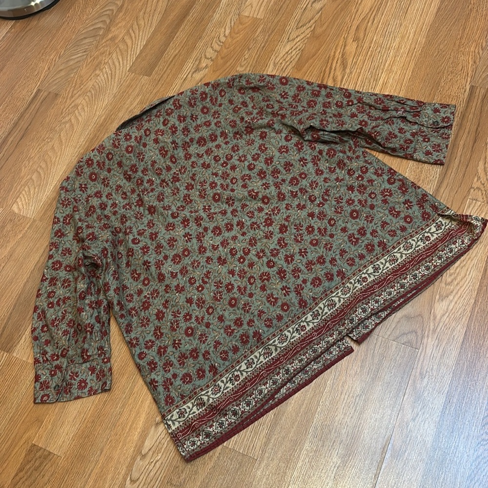 Chaps red orange and olive green floral long sleeve collared blouse. Size 2X. - Picture 15 of 17